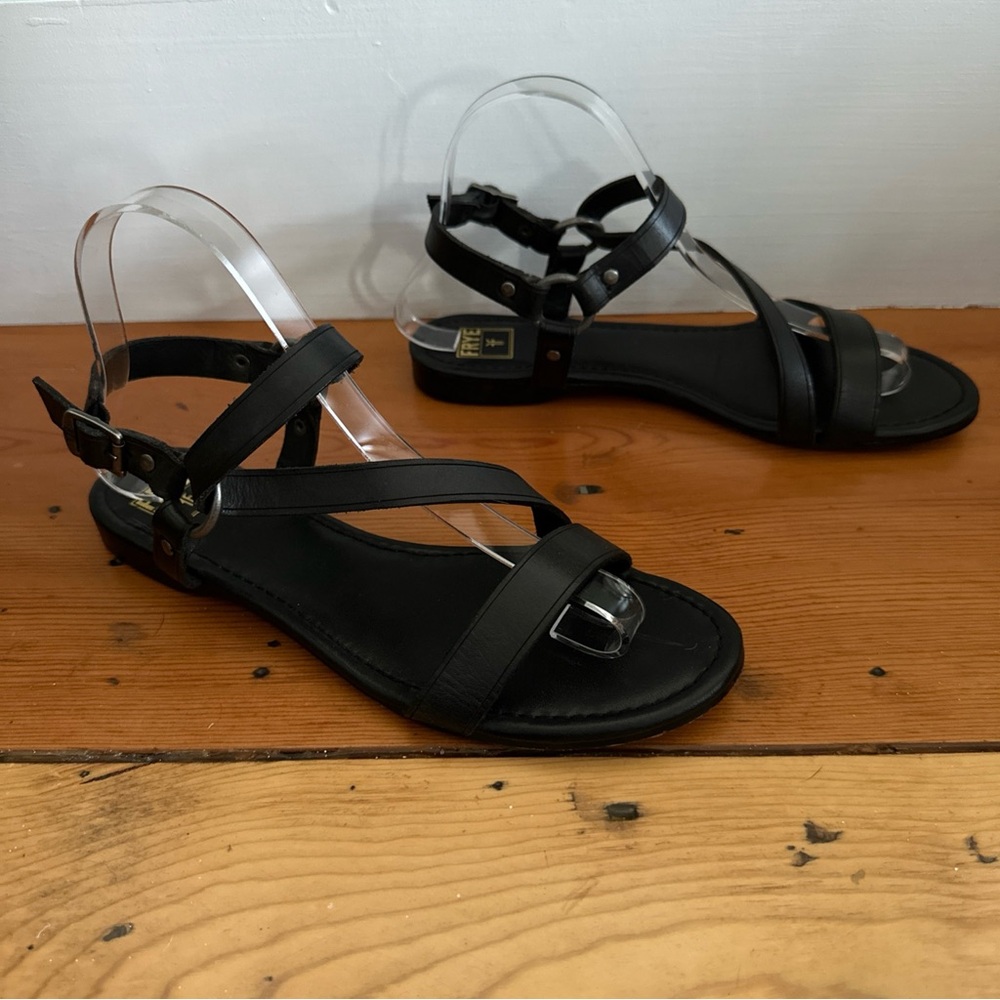 Frye Women’s Size 7.5 Black Leather Strappy Sandals Slingback Flat